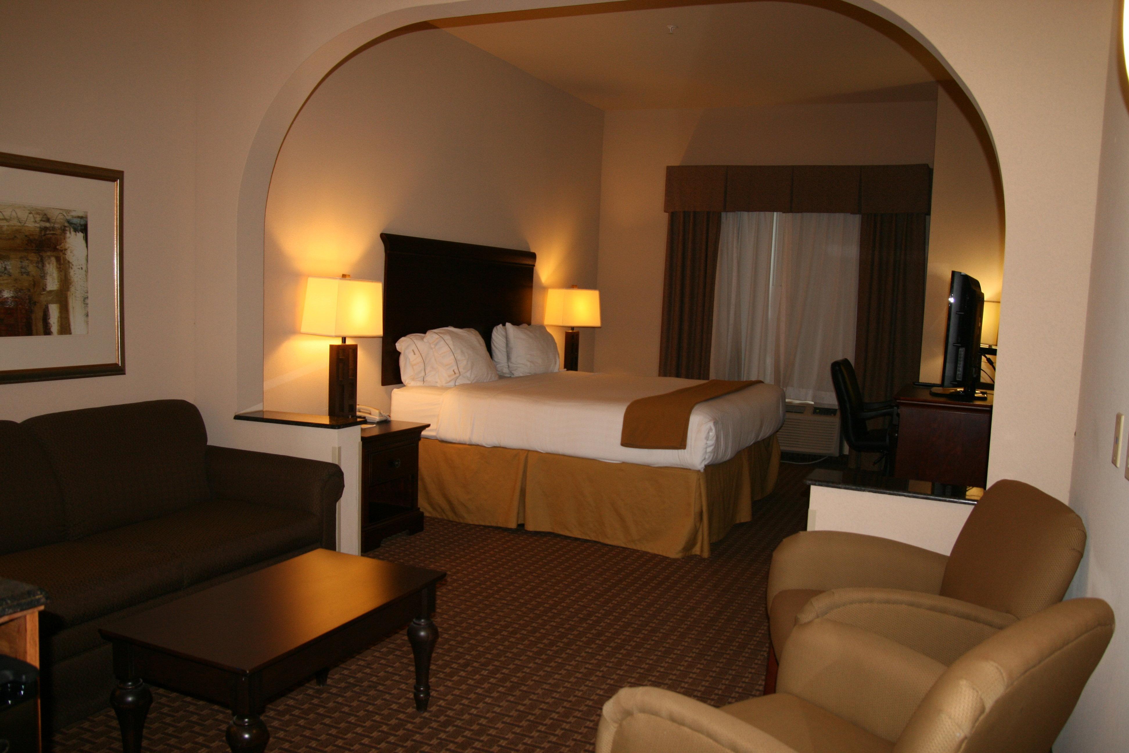 Express And By Ihg 2*