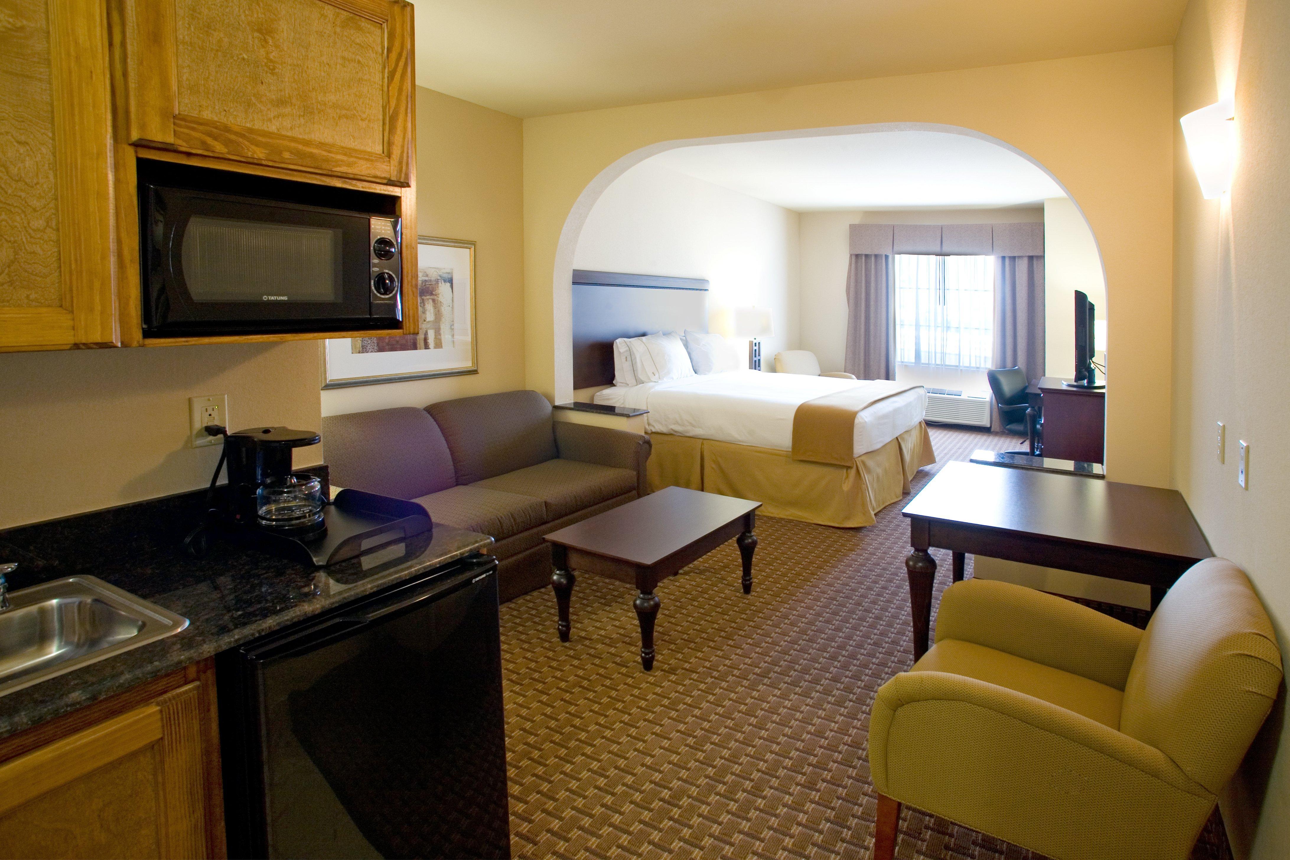 Express And By Ihg 2*