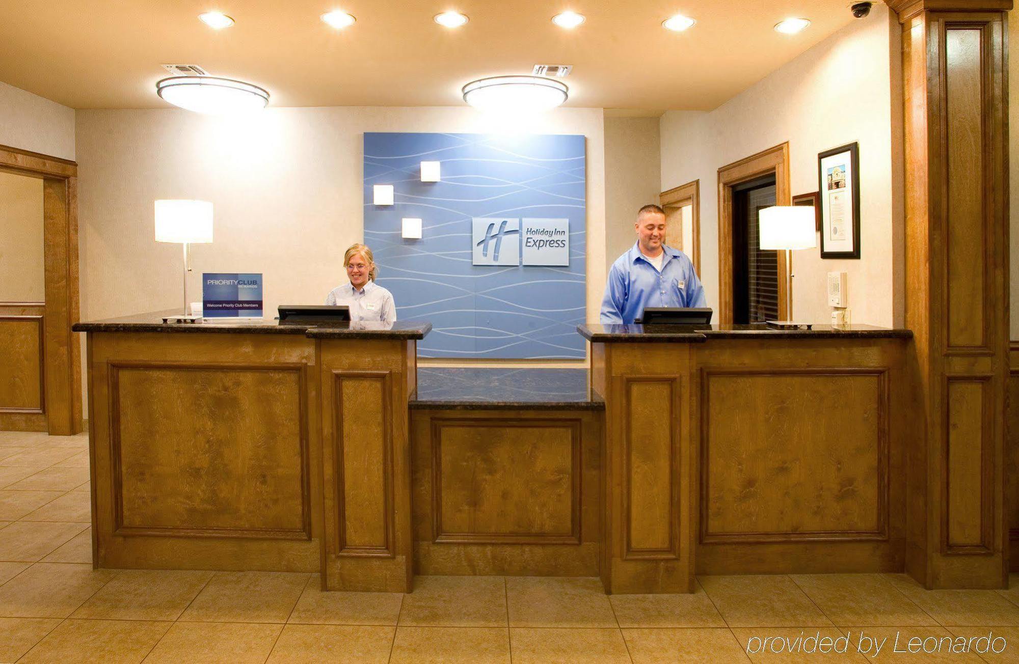 Express And By Ihg 2*